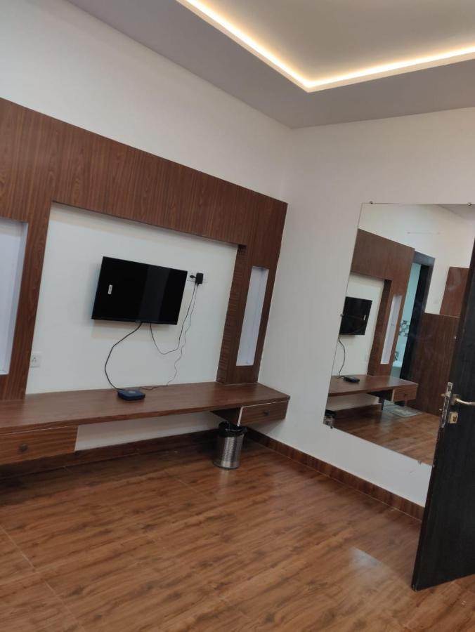 Hotel Virasat By Bookingcare Chhatarpur エクステリア 写真