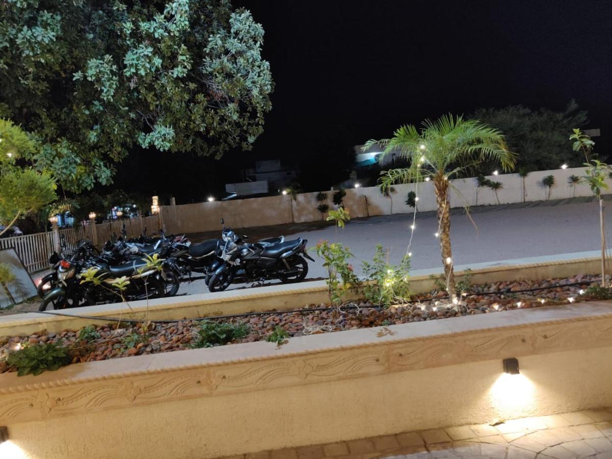Hotel Virasat By Bookingcare Chhatarpur エクステリア 写真